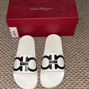Salvatore Ferragamo White Logo Slides Size 11 with box